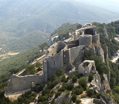 Languedoc a Roussillon, země moře, hor a Katarských hradů s koupáním