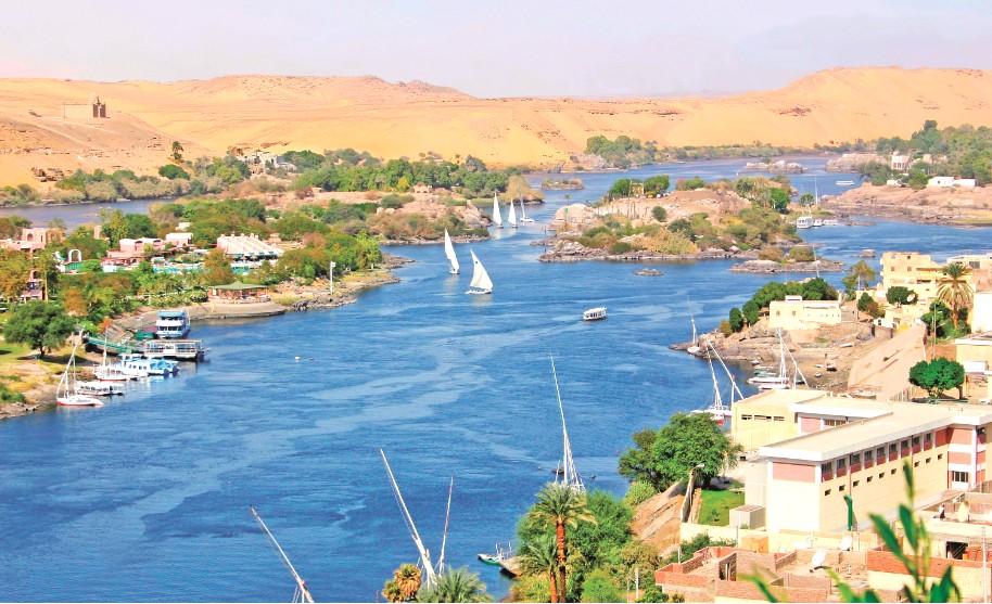 Lodí na Nilu v Egyptě