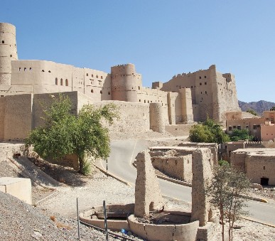 Pouští a oázami za krásami Ománu